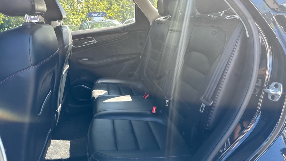 MG HS 1.5 T-GDI Excite 5dr Petrol Hatchback - Image 16
