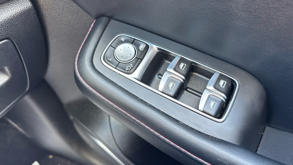 MG HS 1.5 T-GDI Excite 5dr Petrol Hatchback - Image 28