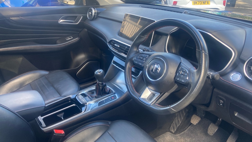 MG HS 1.5 T-GDI Exclusive 5dr Petrol Hatchback - Image 11