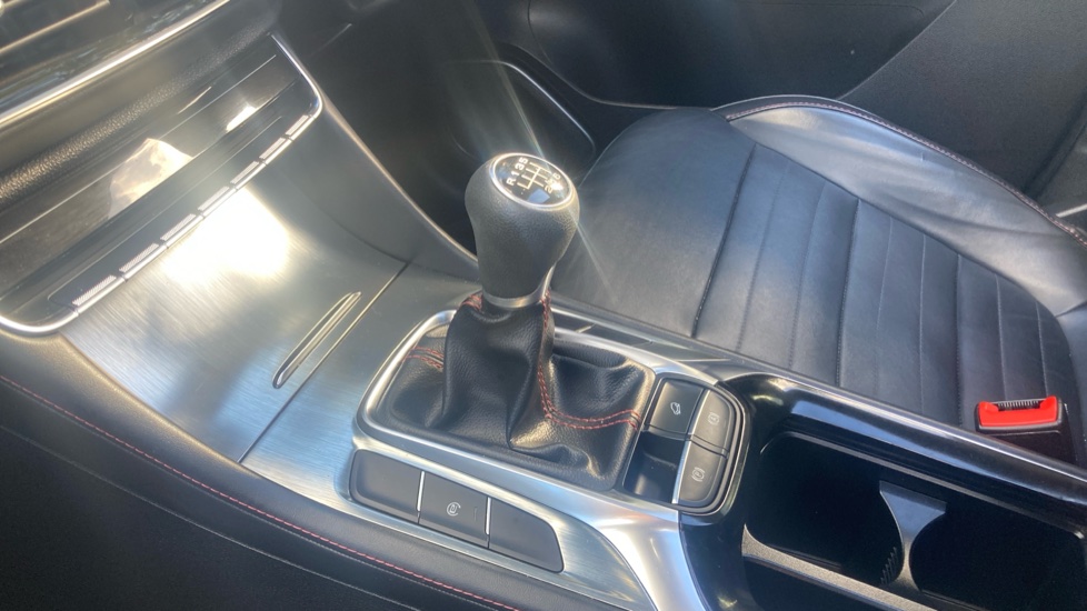 MG HS 1.5 T-GDI Exclusive 5dr Petrol Hatchback - Image 13