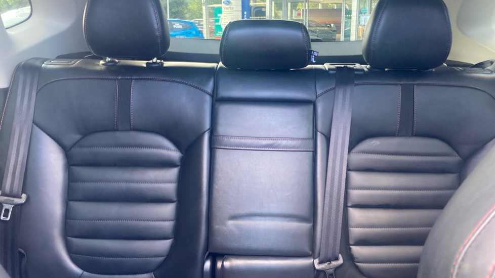 MG HS 1.5 T-GDI Exclusive 5dr Petrol Hatchback - Image 15