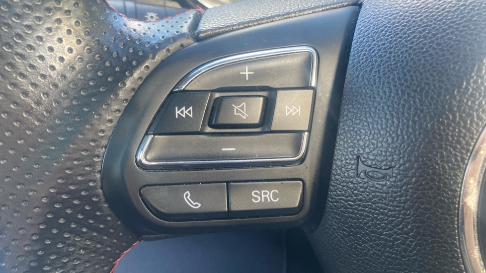 MG HS 1.5 T-GDI Exclusive 5dr Petrol Hatchback - Image 21