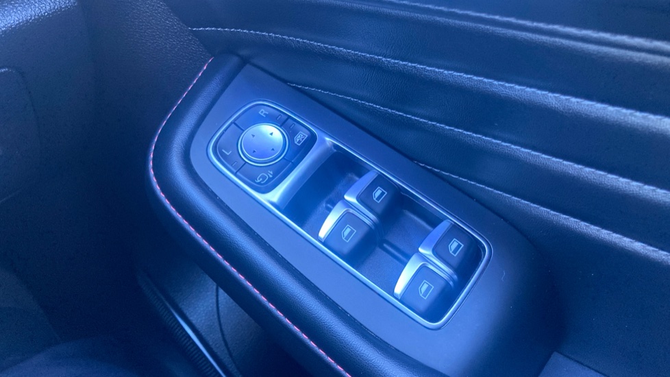 MG HS 1.5 T-GDI Exclusive 5dr Petrol Hatchback - Image 25