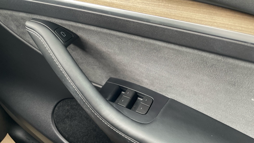 Tesla Model Y RWD 5dr Auto Electric Hatchback - Image 36