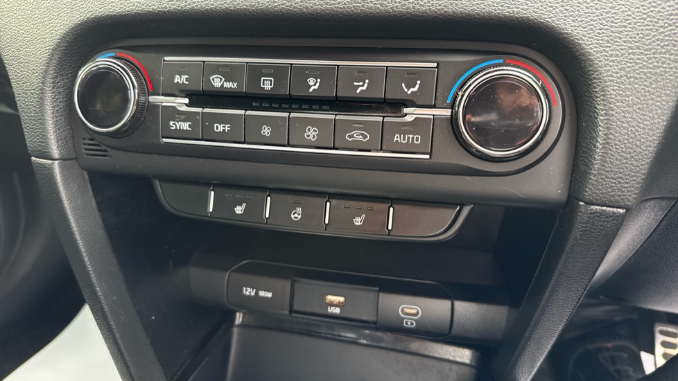 Kia Ceed 1.5T GDi ISG GT-Line 5dr Petrol Hatchback - Image 37