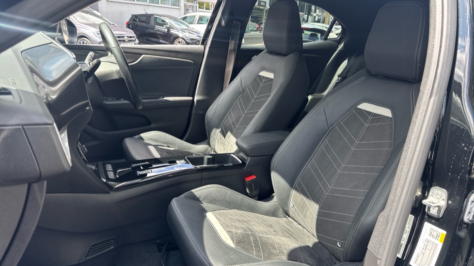 Vauxhall Mokka 100kW Ultimate 50kWh 5dr Auto Electric Hatchback - Image 30