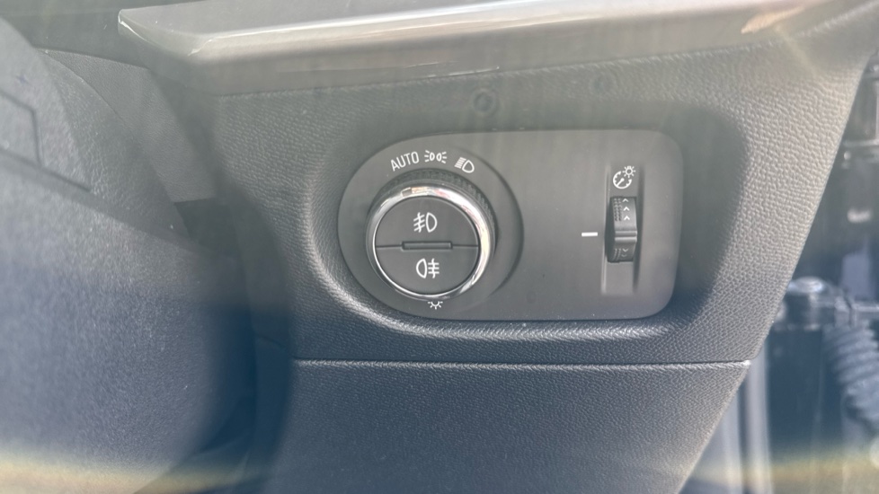 Vauxhall Mokka 100kW Ultimate 50kWh 5dr Auto Electric Hatchback - Image 32
