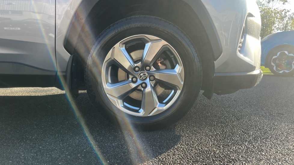 Toyota RAV4 2.5 VVT-i Hybrid Design 5dr CVT Hybrid Estate - Image 7