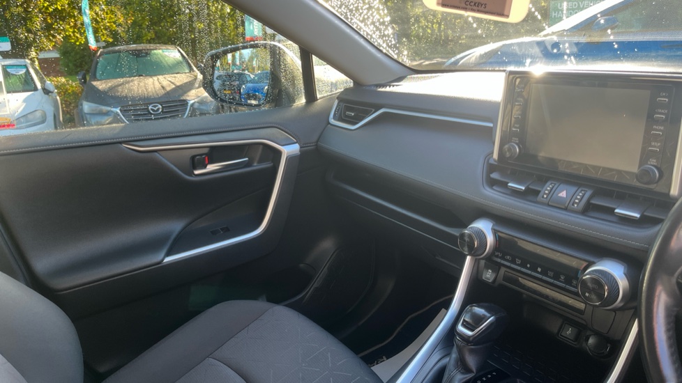 Toyota RAV4 2.5 VVT-i Hybrid Design 5dr CVT Hybrid Estate - Image 14