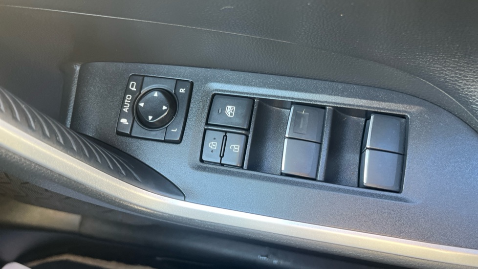 Toyota RAV4 2.5 VVT-i Hybrid Design 5dr CVT Hybrid Estate - Image 22