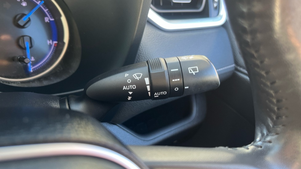 Toyota RAV4 2.5 VVT-i Hybrid Design 5dr CVT Hybrid Estate - Image 25