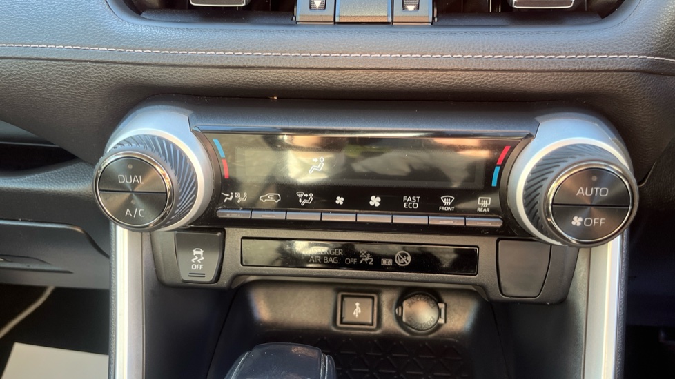 Toyota RAV4 2.5 VVT-i Hybrid Design 5dr CVT Hybrid Estate - Image 31
