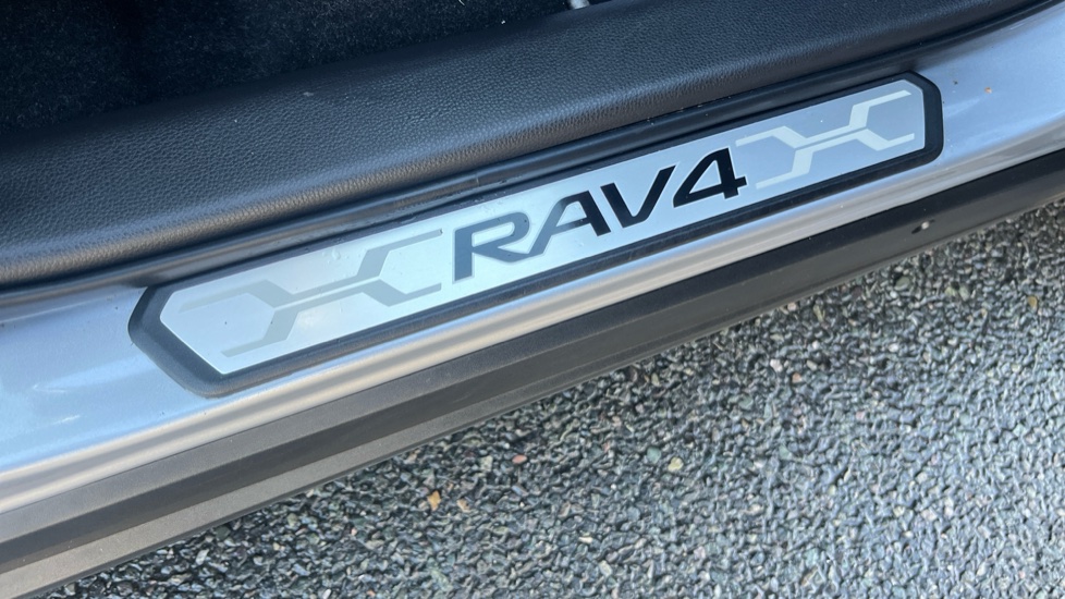 Toyota RAV4 2.5 VVT-i Hybrid Design 5dr CVT Hybrid Estate - Image 34