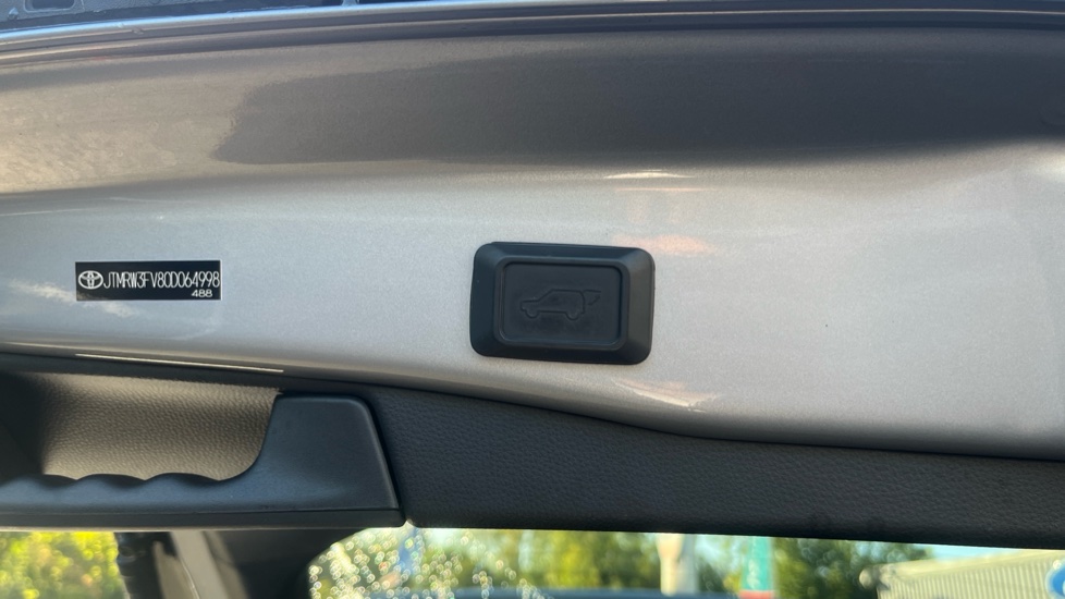 Toyota RAV4 2.5 VVT-i Hybrid Design 5dr CVT Hybrid Estate - Image 39