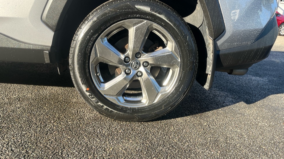 Toyota RAV4 2.5 VVT-i Hybrid Design 5dr CVT Hybrid Estate - Image 40