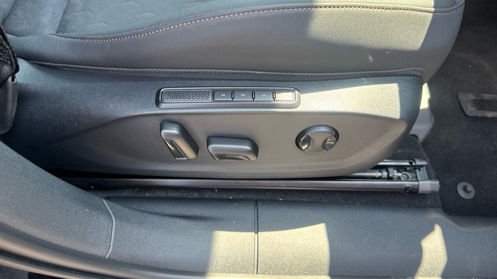 CUPRA Terramar 1.5 eTSI 150 V2 5dr DSG Petrol Hatchback - Image 33