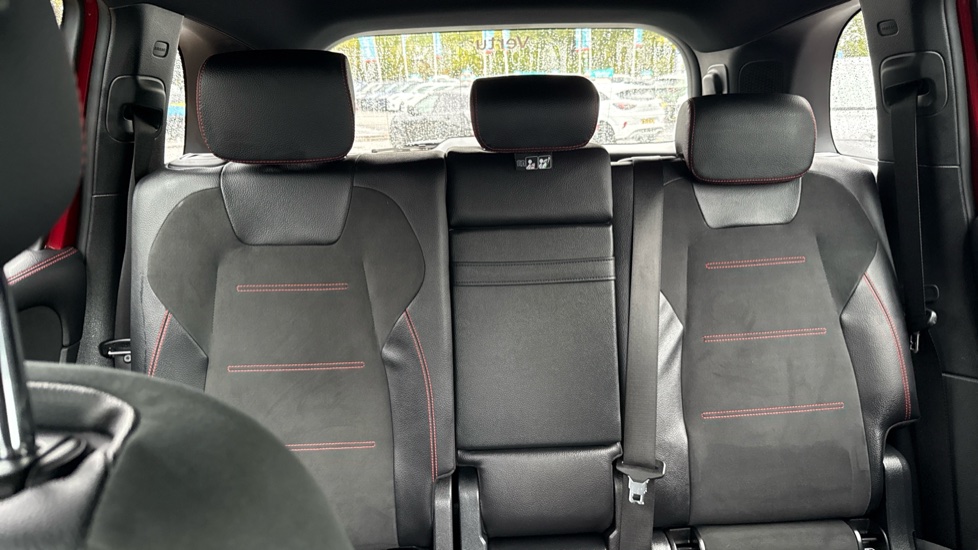 Mercedes-Benz GLB 200 AMG Line Premium 5dr 7G-Tronic Petrol Estate - Image 15