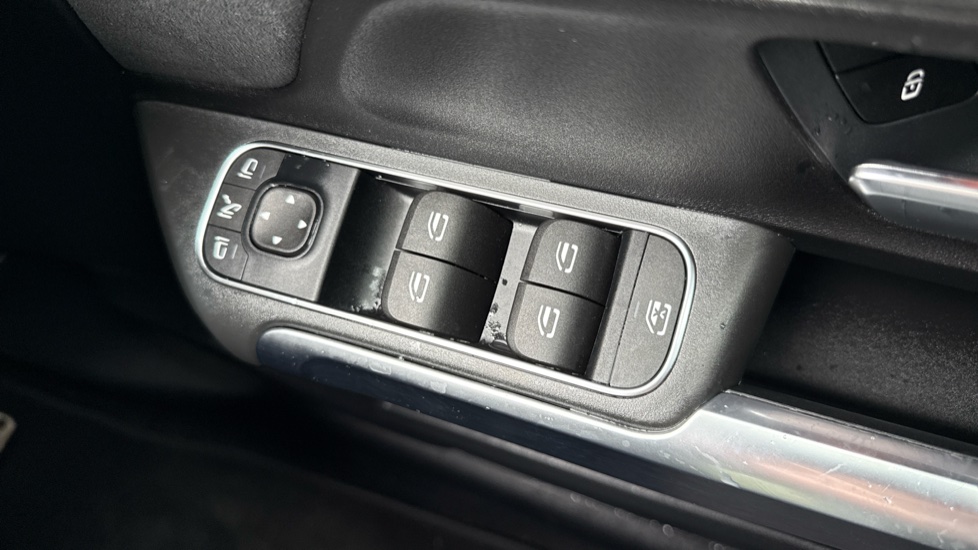 Mercedes-Benz GLB 200 AMG Line Premium 5dr 7G-Tronic Petrol Estate - Image 27