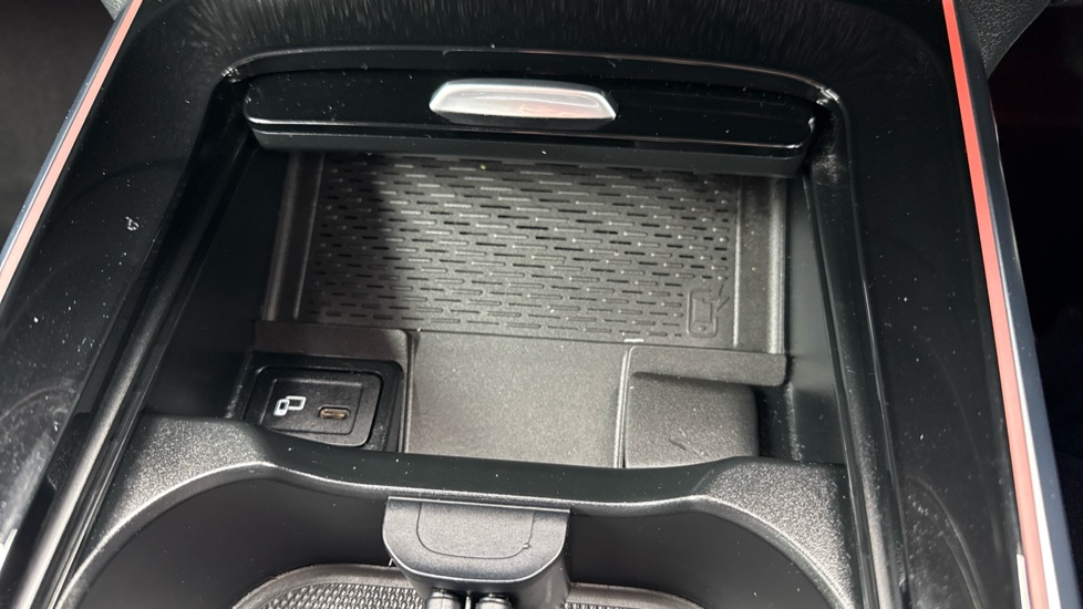 Mercedes-Benz GLB 200 AMG Line Premium 5dr 7G-Tronic Petrol Estate - Image 30