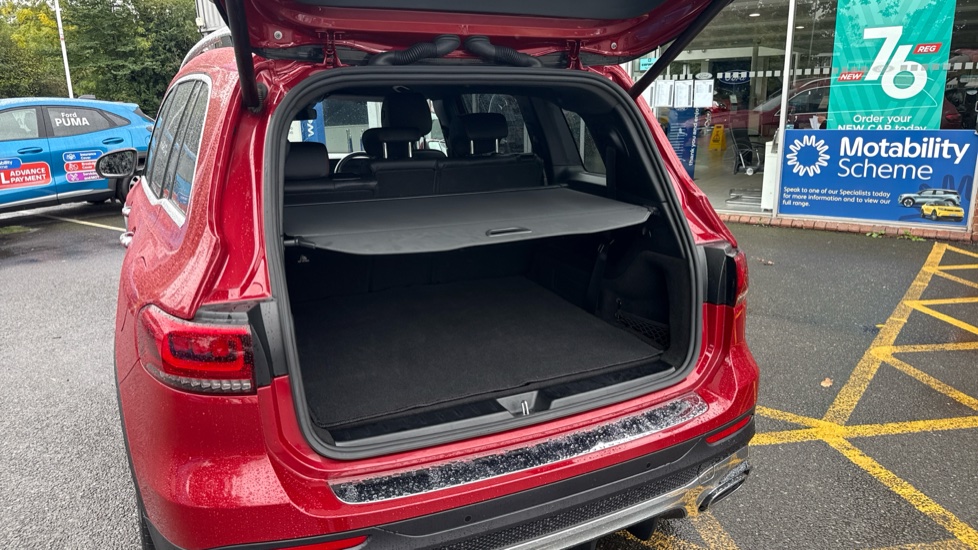 Mercedes-Benz GLB 200 AMG Line Premium 5dr 7G-Tronic Petrol Estate - Image 38