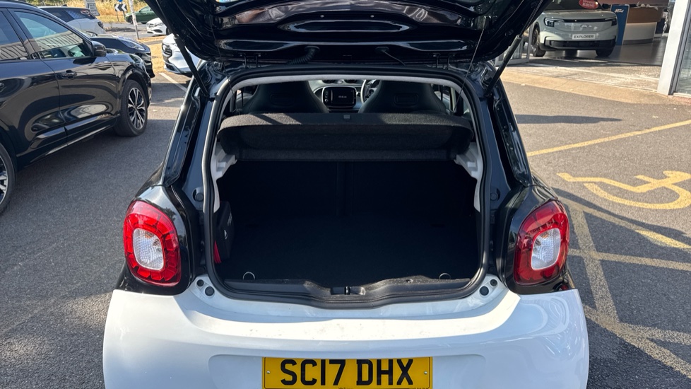 smart forfour hatchback 1.0 Prime Premium Plus 5dr Auto Petrol Hatchback - Image 4