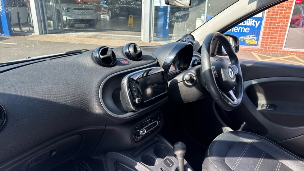 smart forfour hatchback 1.0 Prime Premium Plus 5dr Auto Petrol Hatchback - Image 9