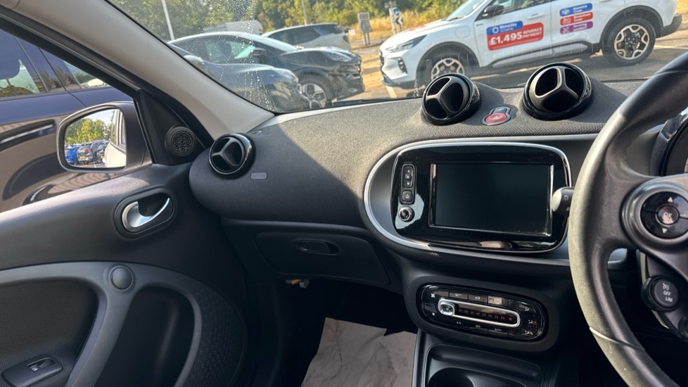 smart forfour hatchback 1.0 Prime Premium Plus 5dr Auto Petrol Hatchback - Image 14