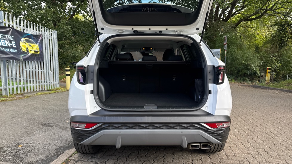 Hyundai TUCSON 1.6 TGDi Hybrid 230 Premium 5dr 2WD Auto Hybrid Estate - Image 4