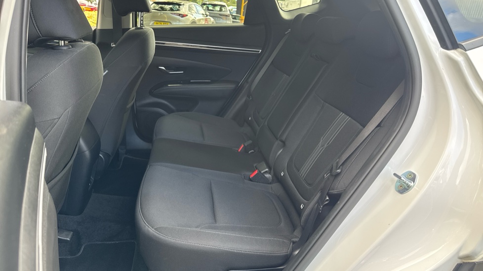 Hyundai TUCSON 1.6 TGDi Hybrid 230 Premium 5dr 2WD Auto Hybrid Estate - Image 16