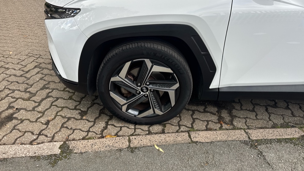 Hyundai TUCSON 1.6 TGDi Hybrid 230 Premium 5dr 2WD Auto Hybrid Estate - Image 21