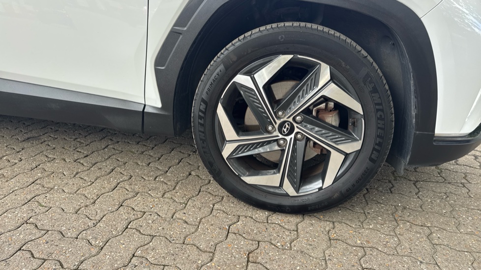 Hyundai TUCSON 1.6 TGDi Hybrid 230 Premium 5dr 2WD Auto Hybrid Estate - Image 25