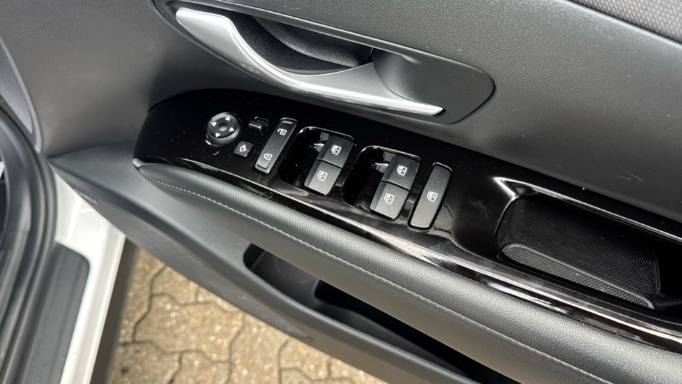 Hyundai TUCSON 1.6 TGDi Hybrid 230 Premium 5dr 2WD Auto Hybrid Estate - Image 26