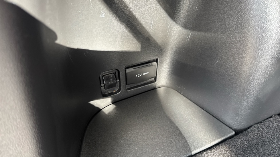 Hyundai TUCSON 1.6 TGDi Hybrid 230 Premium 5dr 2WD Auto Hybrid Estate - Image 30