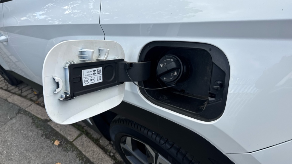Hyundai TUCSON 1.6 TGDi Hybrid 230 Premium 5dr 2WD Auto Hybrid Estate - Image 34