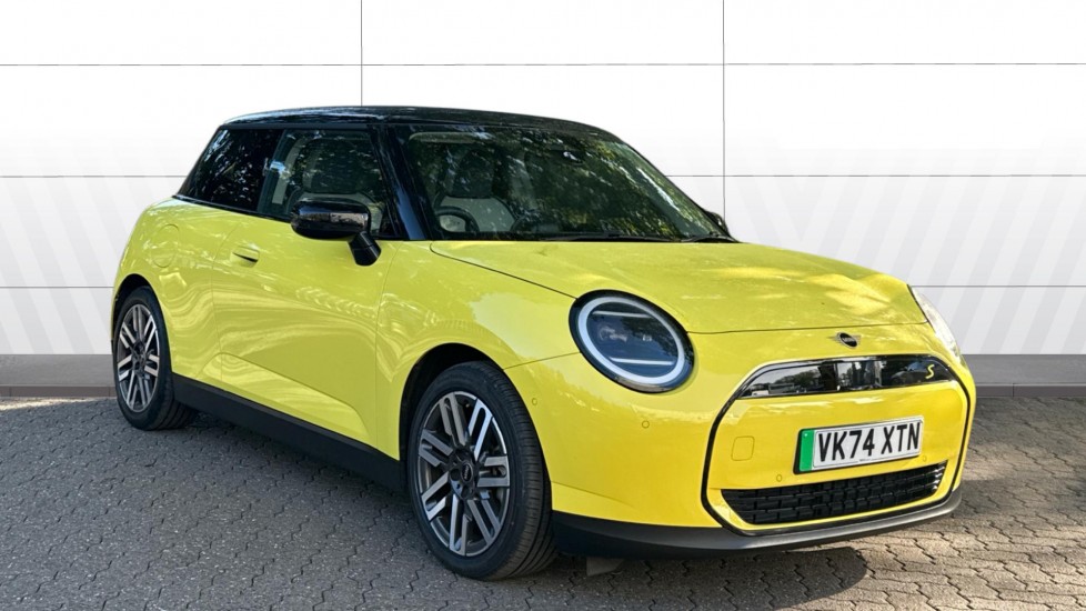 MINI Cooper 160kW SE Classic 54kWh 3dr Auto Electric Hatchback - Image 1