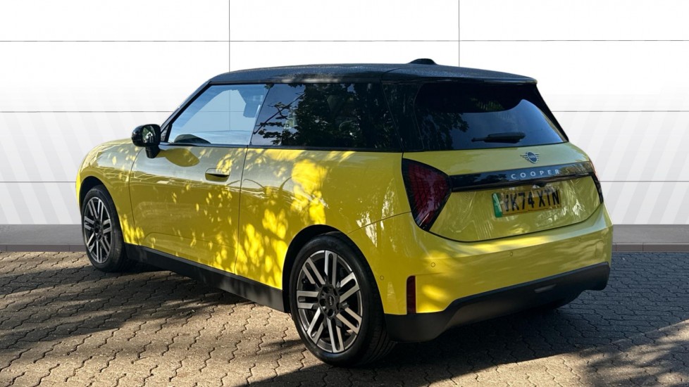 MINI Cooper 160kW SE Classic 54kWh 3dr Auto Electric Hatchback - Image 2