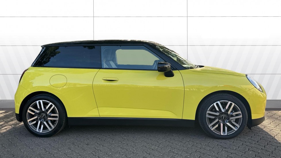 MINI Cooper 160kW SE Classic 54kWh 3dr Auto Electric Hatchback - Image 5