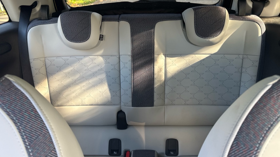 MINI Cooper 160kW SE Classic 54kWh 3dr Auto Electric Hatchback - Image 15
