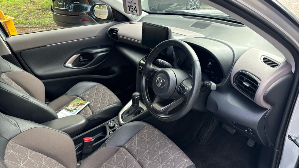 Toyota Yaris Cross 1.5 Hybrid Excel AWD 5dr CVT Hybrid Estate - Image 11