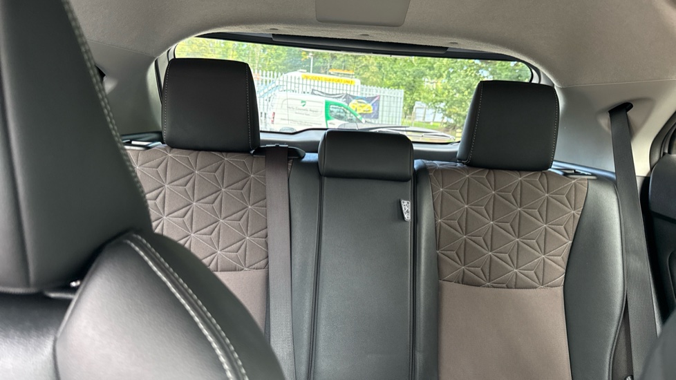 Toyota Yaris Cross 1.5 Hybrid Excel AWD 5dr CVT Hybrid Estate - Image 15