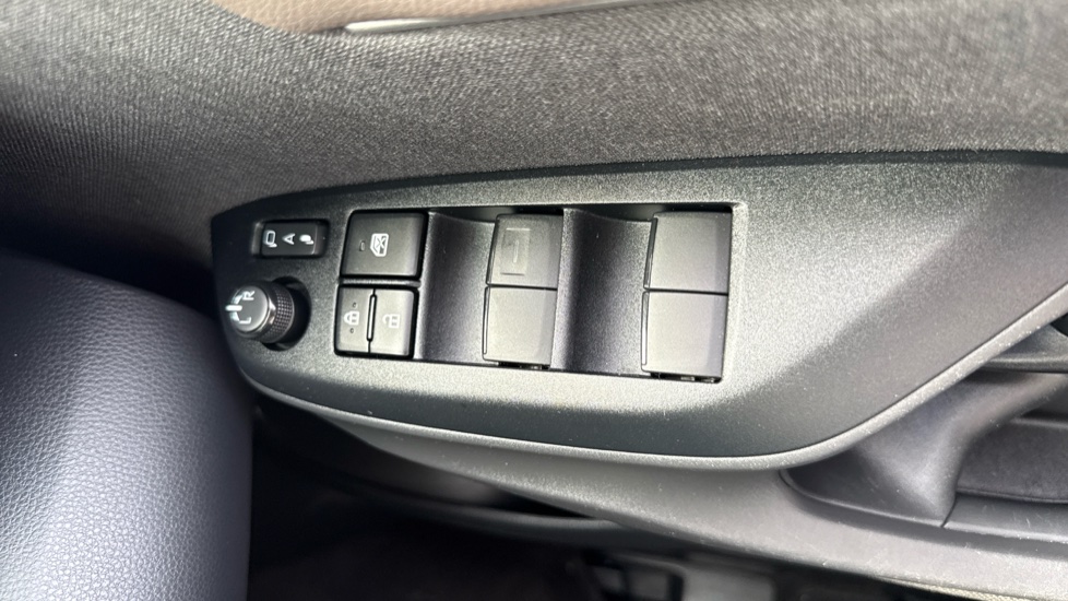 Toyota Yaris Cross 1.5 Hybrid Excel AWD 5dr CVT Hybrid Estate - Image 29