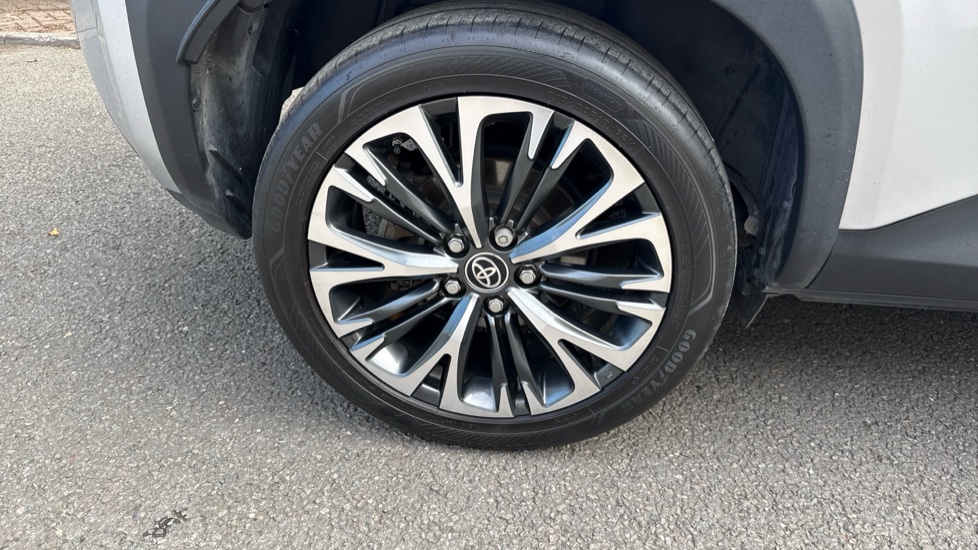 Toyota Yaris Cross 1.5 Hybrid Excel AWD 5dr CVT Hybrid Estate - Image 30