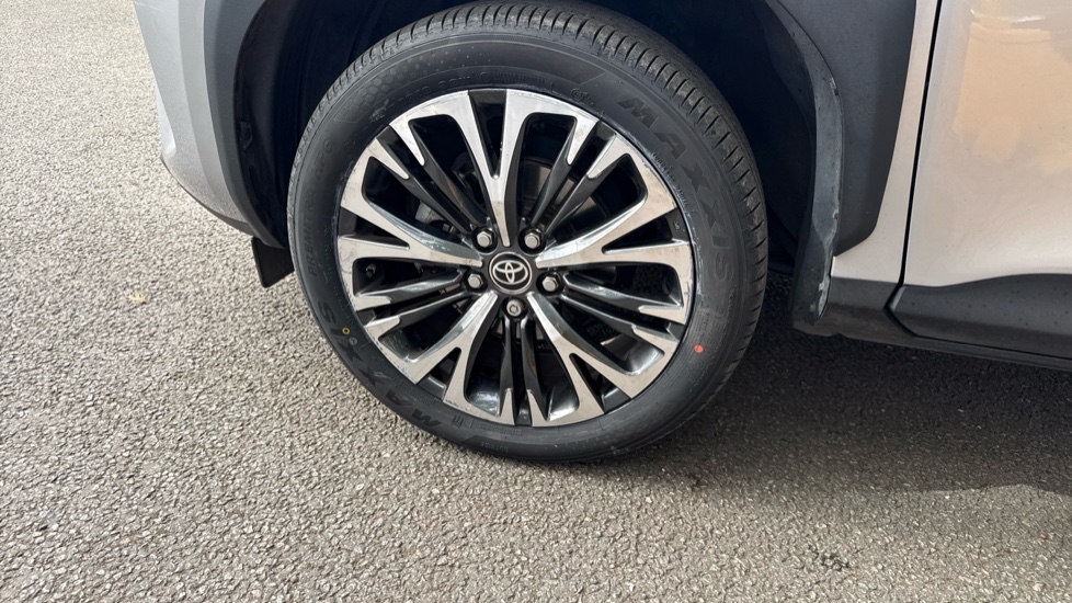 Toyota Yaris Cross 1.5 Hybrid Excel AWD 5dr CVT Hybrid Estate - Image 32