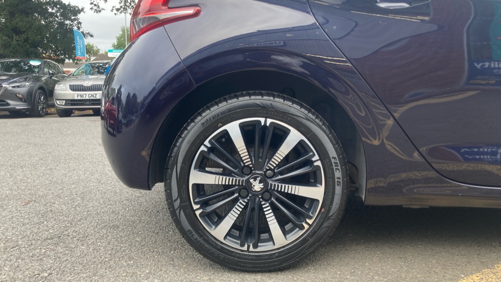 Peugeot 208 1.2 PureTech 82 Tech Edition 5dr [Start Stop] Petrol Hatchback - Image 7