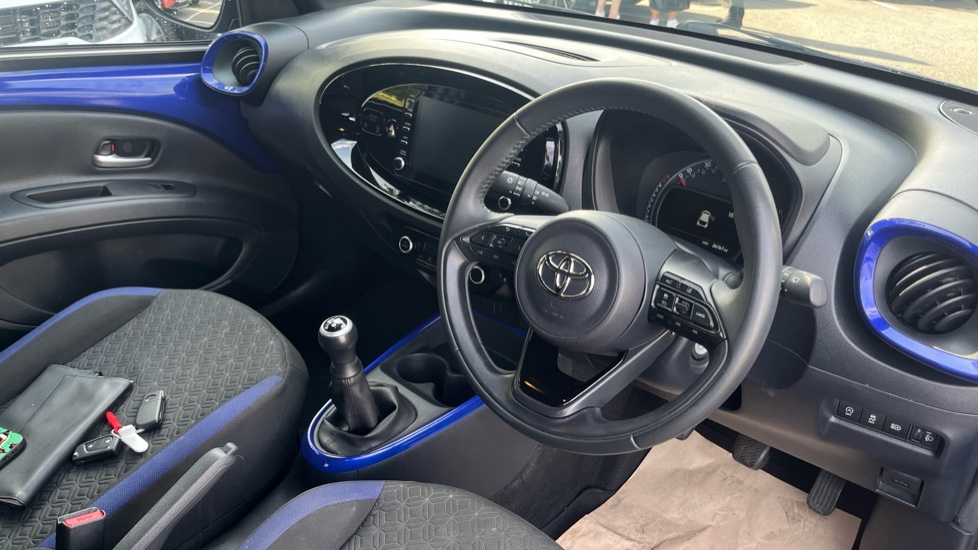 Toyota Aygo X 1.0 VVT-i Edge 5dr Petrol Hatchback - Image 11