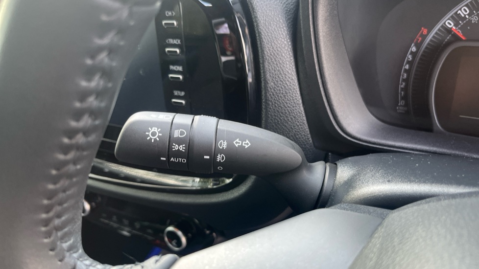 Toyota Aygo X 1.0 VVT-i Edge 5dr Petrol Hatchback - Image 24