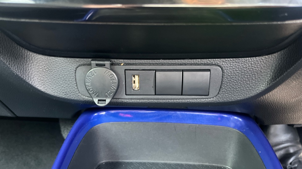 Toyota Aygo X 1.0 VVT-i Edge 5dr Petrol Hatchback - Image 31
