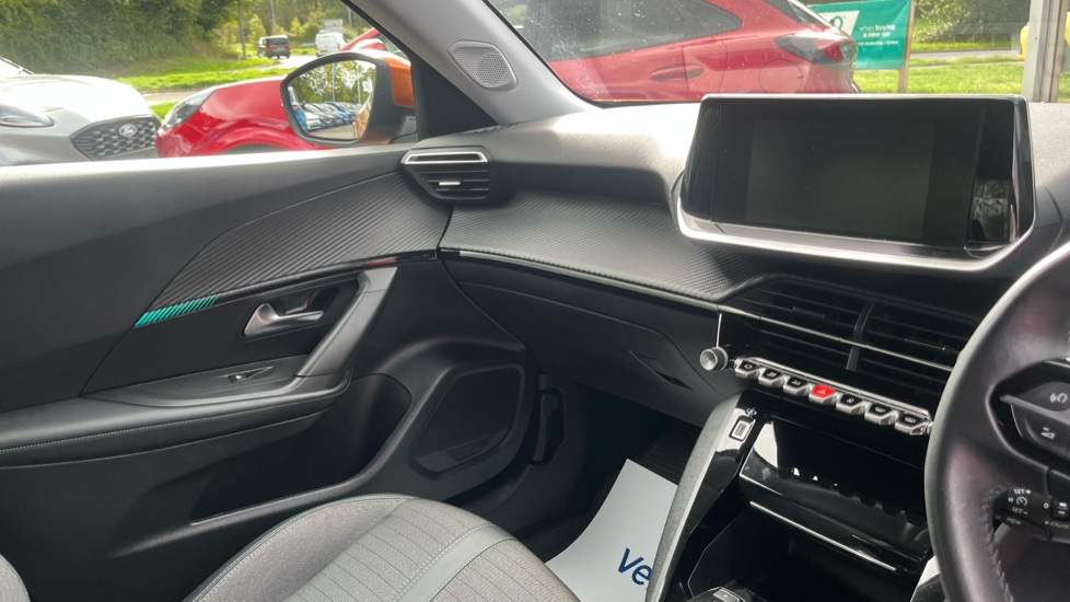 Peugeot 2008 100kW Allure Premium 50kWh 5dr Auto Electric Estate - Image 14