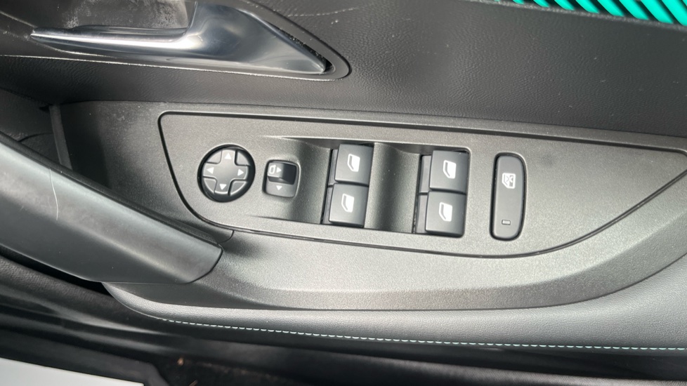 Peugeot 2008 100kW Allure Premium 50kWh 5dr Auto Electric Estate - Image 21