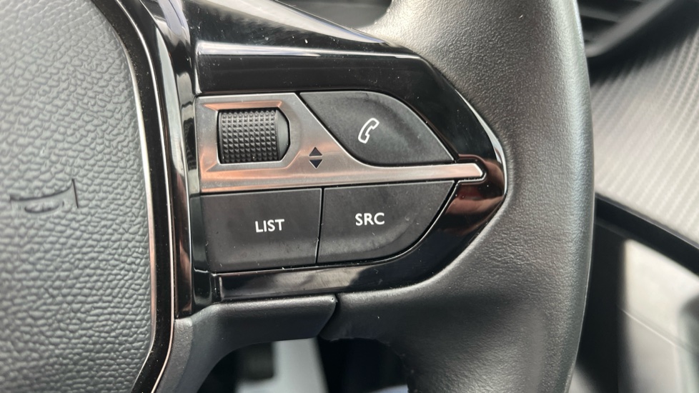 Peugeot 2008 100kW Allure Premium 50kWh 5dr Auto Electric Estate - Image 26